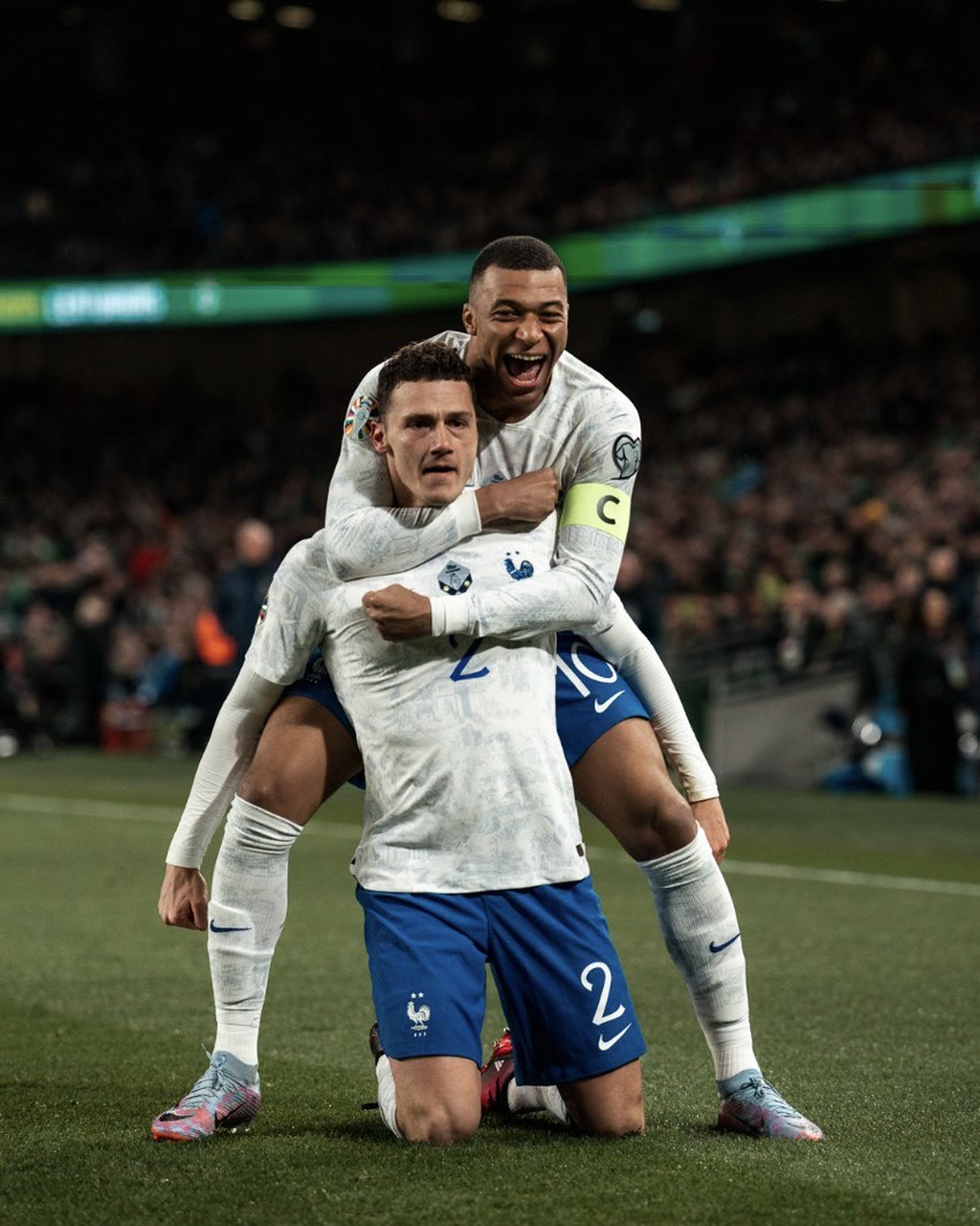 包含法国队鏖战波兰队，波尔状态火热的词条